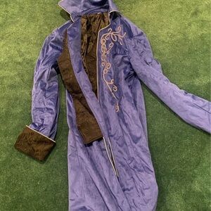 Elegant Blue Velvet Coat with Embroidered Details